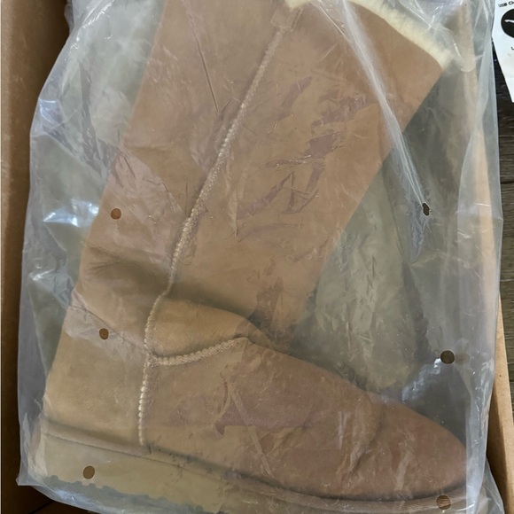 UGG BAILEY BUTTON TRIPLET II SHEEPSKIN BOOT - WOMEN Size 11 - Picture 5 of 8